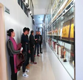 说明: C:\Users\PEXY W\Desktop\校庆照片\D21DDE7454C6FAB2A3FAF8942231C4A5.jpg